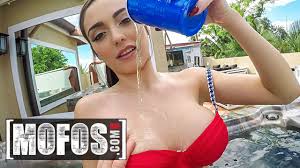 MOFOS - Amazing Ashly Anderson With Stunning Body Takes A Big Cock By The  Pool
