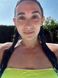 Buenos días, Alegría!* ```Que hoy lo imposible se revierta, los abrazos te  calmen, la solidaridad se refleje, lo dulce te encante, lo amargo se vaya,  el perfume te acompañe y las tajadas