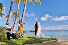 Kahala Beach Wedding Hawaii Wedding Beautiful Wedding Location Beach Wedding