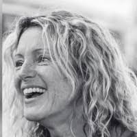 Michelle Stapleton's Instagram, Twitter & Facebook