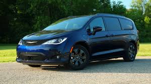 Tom voelk looks at a limited model, which might be too nice for the kids. Pacifica Hybrid Limited 2019 Online