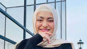 Dalam tayangan youtube tersebut, sule mengungkapkan beberapa hal. Nathalie Holscher Istri Sule Cinta Aku Cuma Cinta Sendiri