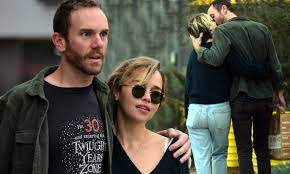 British actress emilia clarke was born in london and grew up in oxfordshire, england. Emilia Clarke Passionately Kisses New Boyfriend Charlie Mcdowell Daily Mail Online
