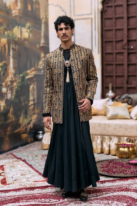 Itrh statement Indian fashion designer wear