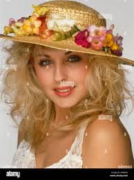 Sarah Hollett's Instagram, Twitter & Facebook