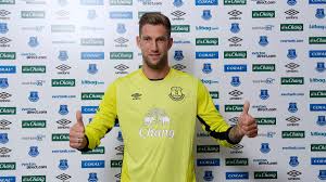 Ajax heeft een overeenstemming bereikt met maarten stekelenburg over een terugkeer in de johan cruijff arena, zo meldt de de keeper komt transfervrij over van everton en tekent voor een seizoen. Everton On Twitter Photo Here S New Signing Maarten Stekelenburg Posing In His Efc Goalkeeper Shirt Welcomemaarten