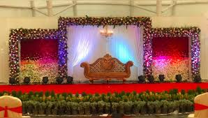 The biggest part of your wedding budget will go toward the big ticket items, which covers the cost of renting out your venue space, hiring caterers for food, alcohol and rentals, such as tables, chairs and dinnerware. Wedding Decorators In Bangalore Best Decorators In Bangalore Wedding Decoration Services In Bangalore Weddingbazaar Com