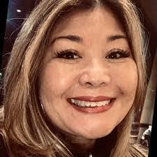 Lenore Garrett's Instagram, Twitter & Facebook