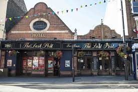 Here the southend timeline takes a look back at some of the titles that have come and gone over the years, where possible a brief history of the title has been included, along with. Pubs In Southend On Sea The Last Post J D Wetherspoon