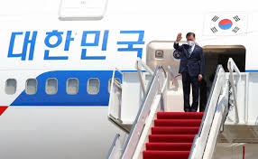 한국 작가 그림값에 2000억원 책정… nft 미술 시장 풍자. Bnee L7y52q4km