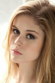 They have a smile that will light up the room and will always laugh at everything even if it isn't funny. Erin Moriarty Erin Moriarty Moriarty Cute Girl Face