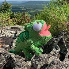 Disney Store Tangled Pascal Plush Chameleon Stuffed Animal Toy Green Lizard Condition Is Like New No Rips Te Disney Stuffed Animals Pet Toys Disney Tangled