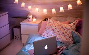 Steal these ideas to get a cozy, comfortable look in your bedroom. 22 Ways To Make Your Bedroom Cozy And Warm Society19