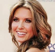 Shelley Hoskins's Instagram, Twitter & Facebook