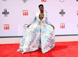 Queen latifah, lil nas x shine at glittering ceremony cardi b, who debuted her baby bump, won video of the year for 'wap' published: F8gwjoevlbd0qm