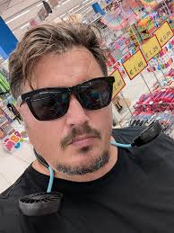 The idea of hang gliding or parasailing intrigues me. I've never tried it  but once up there I guess it must be a pretty dull experience just  searching for an invisible updraft