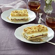 Preiselbeer Streuselschnitten Mit Sahnecreme Rezept Lecker Sahnecreme Lecker Lebensmittel Essen