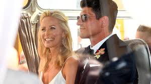 Mario gomez' baby ist auf der welt! Mario Gomez Und Carina Wanzung Standesamtliche Hochzeit Im Kleinen Kreis