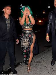 Blac chyna has been accepted into harvard business school's online business analytics course. Blac Chyna Rocks Green Wig For Night Out With Former Flame Tyga In Nyc Daily Mail Online