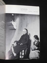 Bernarda albas haus wurde 1945 in buenos aires uraufgeführt und ist bis heute lorcas weltweit am häufigsten gespieltes drama. Programmheft 142 Schlosspark Theater Berlin 1966 67 Bernarda Albas Haus Von Lorca Insz Alfred Radok Buhnenbild Josef Svoboda Kostume Helga Pinnow Mit Lu Sauberlich Bernarda Alba Elsa Wagner Sibylle Gilles Gudrun Genest Karin Remsing