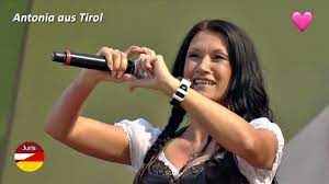 Die show wird live ab 11.50 uhr ausgestrahlt, ende der sendung ist um 14 uhr. Antonia Aus Tirol Verdammt In Alle Ewigkeit Zdf Fernsehgarten 20 09 2020 Youtube