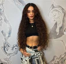The actress showed up inside the moët & chandon suite at the u.s. Vanessa Hudgens Just Posed Poolside With New Super Short Hair