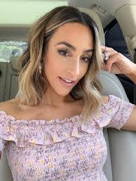 Courtney Shields's Instagram, Twitter & Facebook