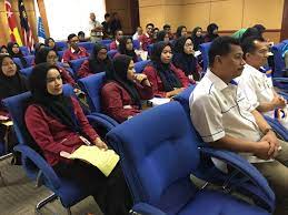 Kolej vokasional adalah institusi pengajian latihan kemahiran yang menawarkan dua program iaitu peringkat sijil (sijil vokasional malaysia) dan diploma. Sirim Berhad Sur Twitter Pelajar Kolej Vokasional Tanah Merah Belajar Ttg Pengujian Pemeriksaan Pensijilan Inovasi Teknologi Perindustrian Sirim Hari Ini Https T Co Vbdaufg5mu