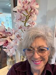 Robyn Obrien's Instagram, Twitter & Facebook