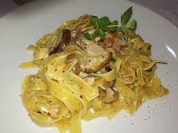 Con questa ricetta si portano in tavola i servi le penne con porcini e zucca calde! Ricetta Delle Tagliatelle Con Funghi Porcini Zucca E Guanciale