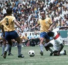 Hace 44 años la selección peruana se enfrentó ante brasil en la etapa de cuartos de final del mundial de méxico 1970. Brazil 4 Peru 2 In 1970 In Guadalajara Tostao Is About To Unleash A Shot To Make It 2 0 On 15 Minutes In The Wo Selecao Brasileira De Futebol Esportes Futebol