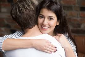 Jaldi se koi bhagwan ko bulao kyuki ek pari kho gayi hain aur wo pari yaha mujhse chatting kar rahi hai. How To Make A Guy Fall In Love With You Through Chatting 21 Ways To Win Him Over Lovedevani Com