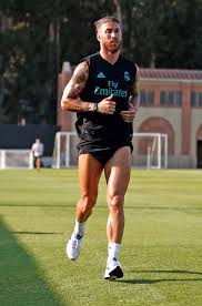 Nach wenigen worten hielt der knallharte innenverteidiger inne. Pin By Jasmin On Hala Madrid Real Madrid Football Sergio Ramos Real Madrid Sports Celebrities