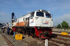 Stasiun yang beroperasi sejak 1873 ini adalah stasiun kereta api tertua dan. 29 Tiket Ka Lokal Dapat Dipesan Melalui Kai Access Ini Daftarnya Halaman All Kompas Com