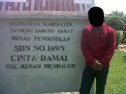 Parlimen itali unik kerana memperuntukkan perwakilan kepada warganegara itali yang bermastautin di luar negara (sekitar 2.7 juta orang). Cuma Di Indonesia 11 Nama Sekolah Ini Uniknya Bikin Nyengir