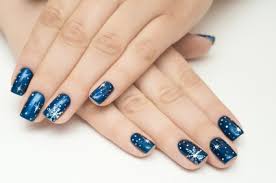 Le vernis, le gel, mais aussi les autocollants sont faciles à utiliser, comme le water sticker ou. Nail Art Facile L Art De Decorer Les Ongles Accessible A Toutes