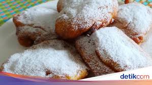Selain digoreng dengan tepung, pisang juga bisa diolah jadi berbagai kudapan loh bun. 3 Resep Pisang Goreng Yang Enak Dan Gampang Dibuat