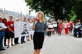 Lilian marijnissen tindert kennelijk alleen als ze op het media park is. Facebook