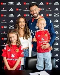 Manchester - Bruno Fernandes and his family ❤️ | Facebook