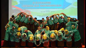 Kejayaan negara diukir dengan tinta emas bersinar berkilauan bintang berkelipan serata alam nama jadi sebutan wajah jadi igauan datuk lee. Montaj Pertandingan Bicara Berirama Alam Sekitar Peringkat Kebangsaan 2016 Youtube