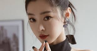 Yi Song's Instagram, Twitter & Facebook