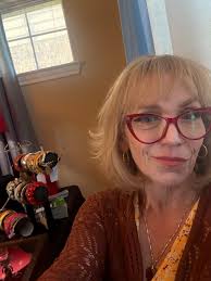 I am NEVER married and looking for MR. Right...NOT MR. WRONG or MR. RIGHT  NOW...lol. I have 7 dogs and 2 cats they are MY unconditional loves! 🌻