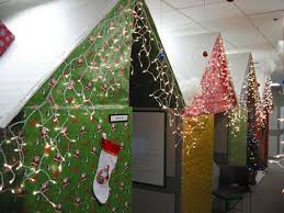 Office Cubicle Xmas Prank Lol Pranks Com Office Christmas Decorations Christmas Cubicle Decorations Easy Christmas Decorations