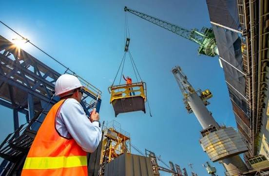 Giải pháp vận chuyển vật liệu xây dựng đến các dự án