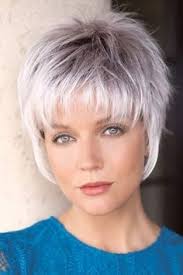Une coupe de cheveux femme 60 ans ne signifie pas quelque chose d'ennuyeux. 94 Idees De Cheveux Blancs En 2021 Cheveux Cheveux Blancs Coupe De Cheveux