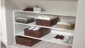 Leroy merlin utilisez la place perdue en sous pente pour multiplier les rangements modules faciles à monter portes coulissantes recoupables pour s'adapter à votre espaces difficiles comment faire un dressing sous les maintenant que vous avez aménagé vos combles et créé une zone de vie dans le. Amenager Un Dressing En Sous Pente Brico Fr