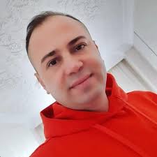 Aksaray'ın Şeyh Hamit Mahallesi'nde bulunan Cengiz Ceylan Parkı'nda sabah  saatlerinde 40 yaşındaki Harun Kütük'ün cansız bedeni parka gelen  vatandaşlar tarafından bulundu. Hemen polise haber verildi. Olay yerine  gelen sağlık ekipleri, Kütük'ün hayatını