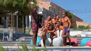Aaron makes a move on lucinda which doesn't go down well with danny, who only just coupled up with her himself!watch love island on itv hub ➡. Love Island Fans Not Happy With Brad Flirting With Lucinda What To Watch