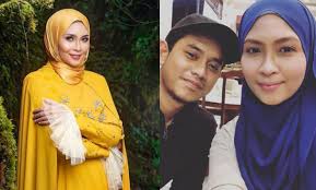 Ketika masih bersekolah menengah, achik dan nana sering bergandingan dalam persembahan duet di majlis kenduri kahwin dan pertandingan karaoke sekitar negeri. Zaman Kegemilangan Duet Dengan Arwah Achik Tiada Gantinya Sampai Sekarang Siti Nordiana Media Hiburan