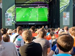 Где и когда смотреть матчи турнира. Football Fans Could Get To Watch Euro 2020 On Giant Screens After All Vnexplorer
